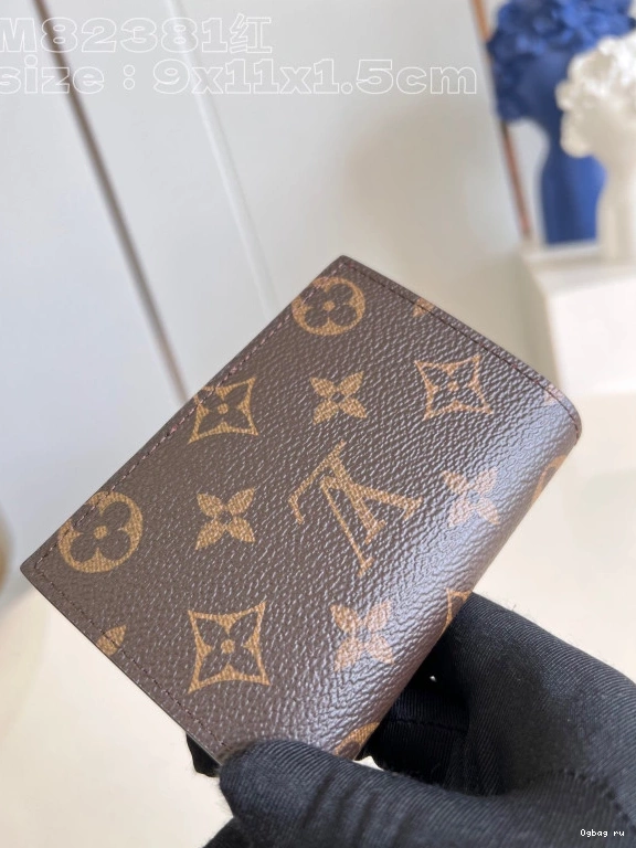 Wallet Vuitton Louis Lisa 0813